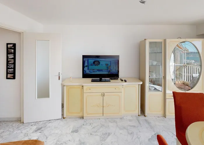 2p En Dernier Etage Avec Clim Et Parking Prive A - Fr-1-196-159 公寓 芒通