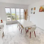 2p En Dernier Etage Avec Clim Et Parking Prive A - Fr-1-196-159 Apartment Menton