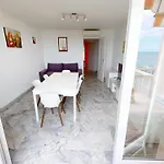 Apartment 2p En Dernier Etage Avec Clim Et Parking Prive A - Fr-1-196-159 Menton