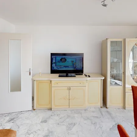 2p En Dernier Etage Avec Clim Et Parking Prive A - Fr-1-196-159 아파트 멍똥