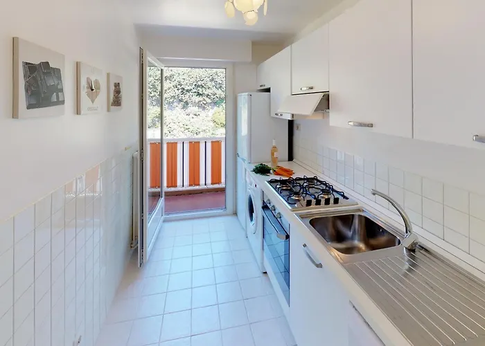 Apartment 2p En Dernier Etage Avec Clim Et Parking Prive A - Fr-1-196-159